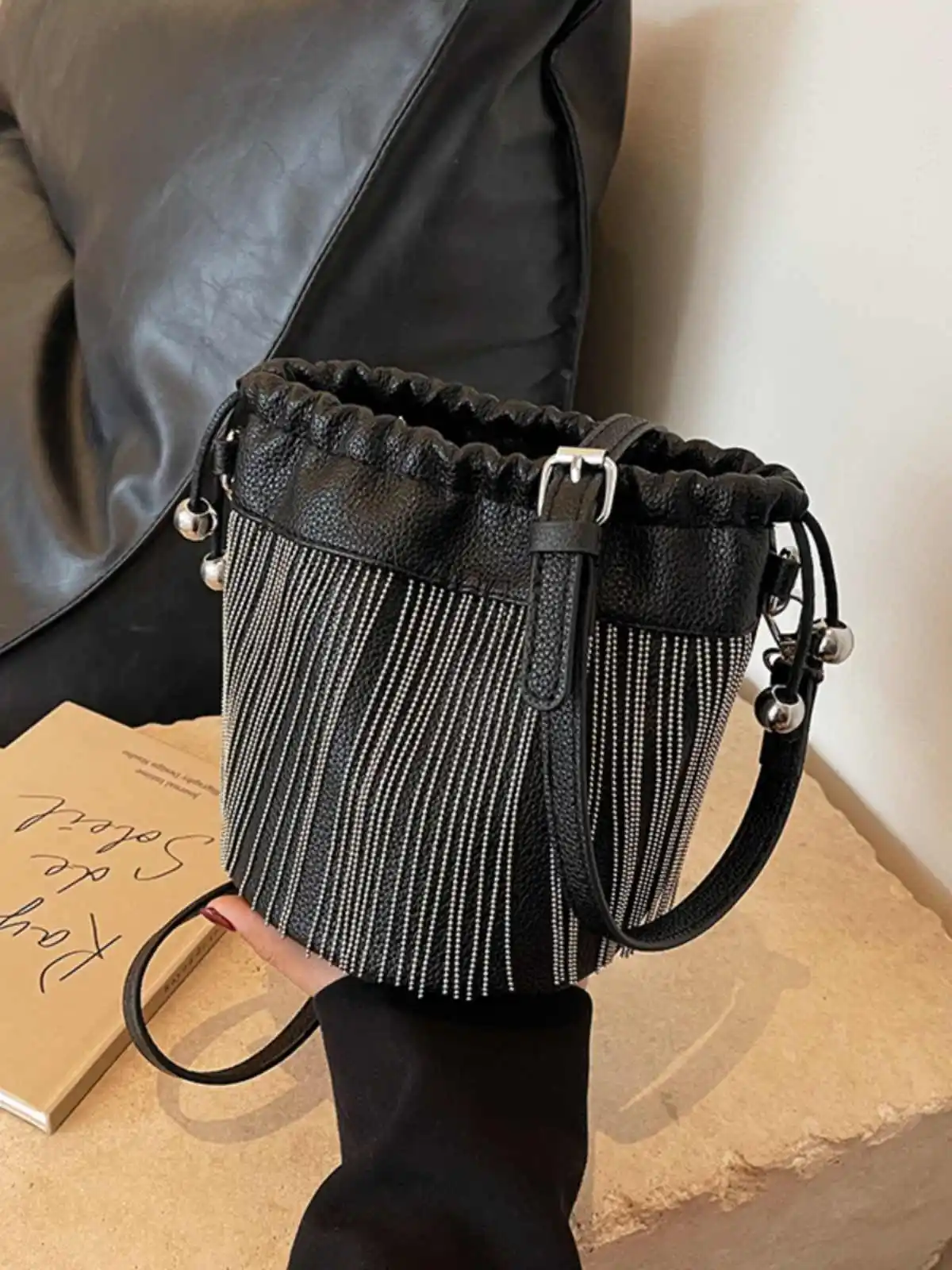 

Модные сумки-ведра с кисточками для женщин, осенние новые универсальные сумки через плечо на шнурке, популярная нишевая дизайнерская сумка на одно плечо