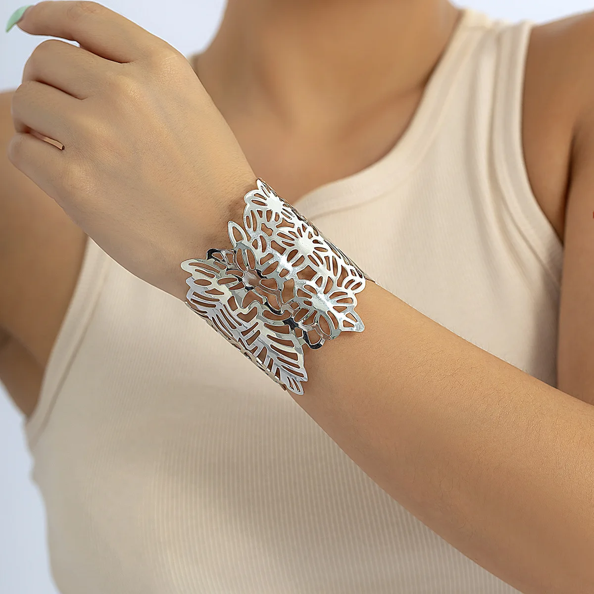 Edgy Metal Open Bangle Geometric Chunky Cutout Leaf Flower Design Wrist Jewelry for Women
