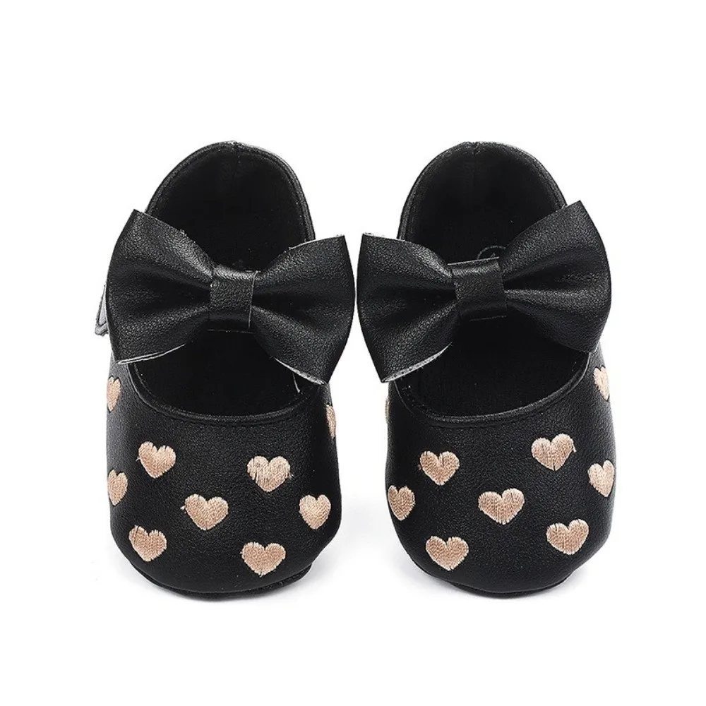 Scarpe da bambino in pelle antiscivolo Love Bow Aspetto carino Primi camminatori per neonati Scarpe da bambino leggere e traspiranti Abbigliamento quotidiano