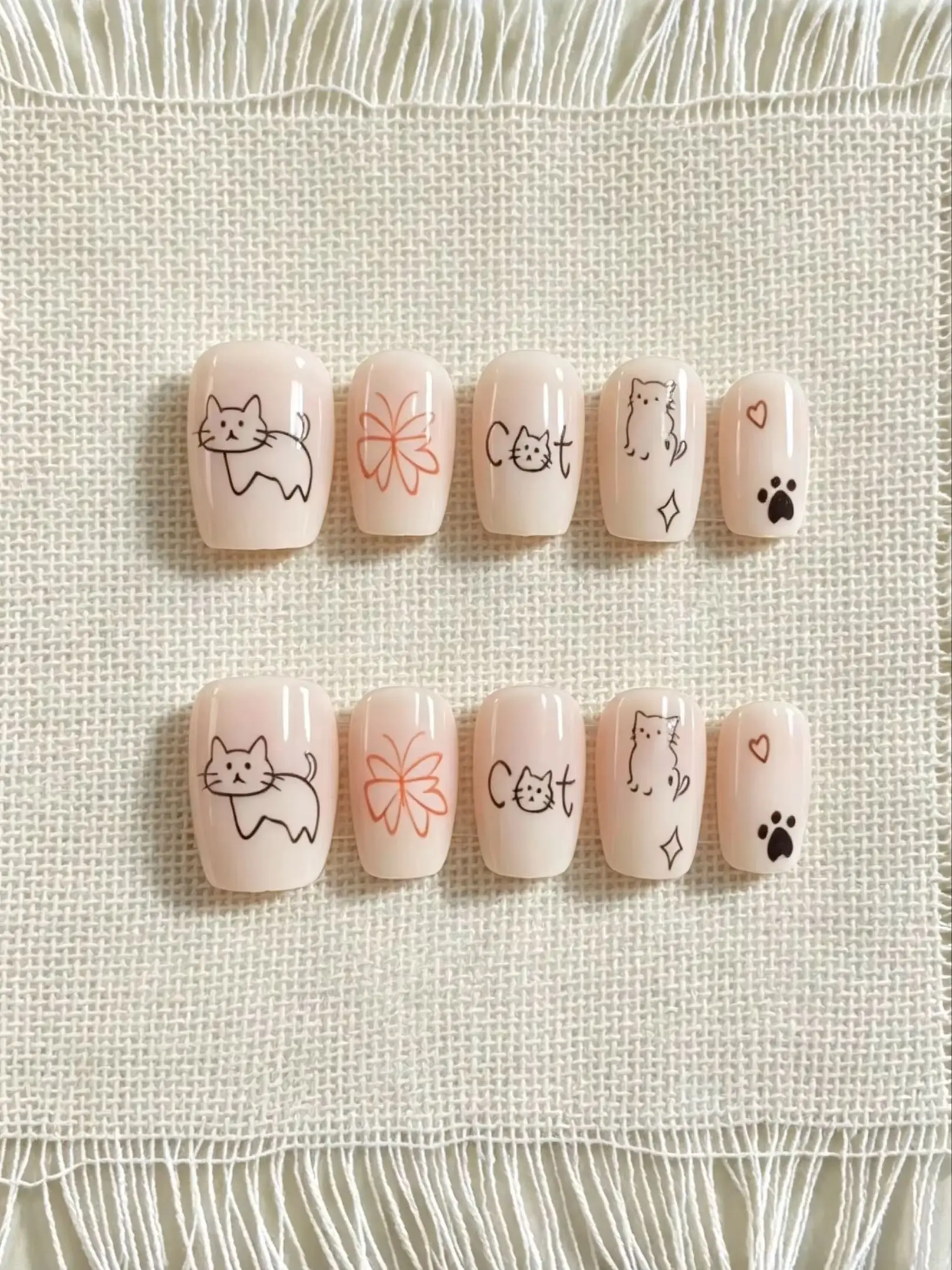 10 Pieces of Ins-Style Simple Cat Paw Nail Art, Short Square Round Milky Nude Color Hand-Painted Cat Paw Prints, Gentle Everyday Handmade Fake Nail Stickers
