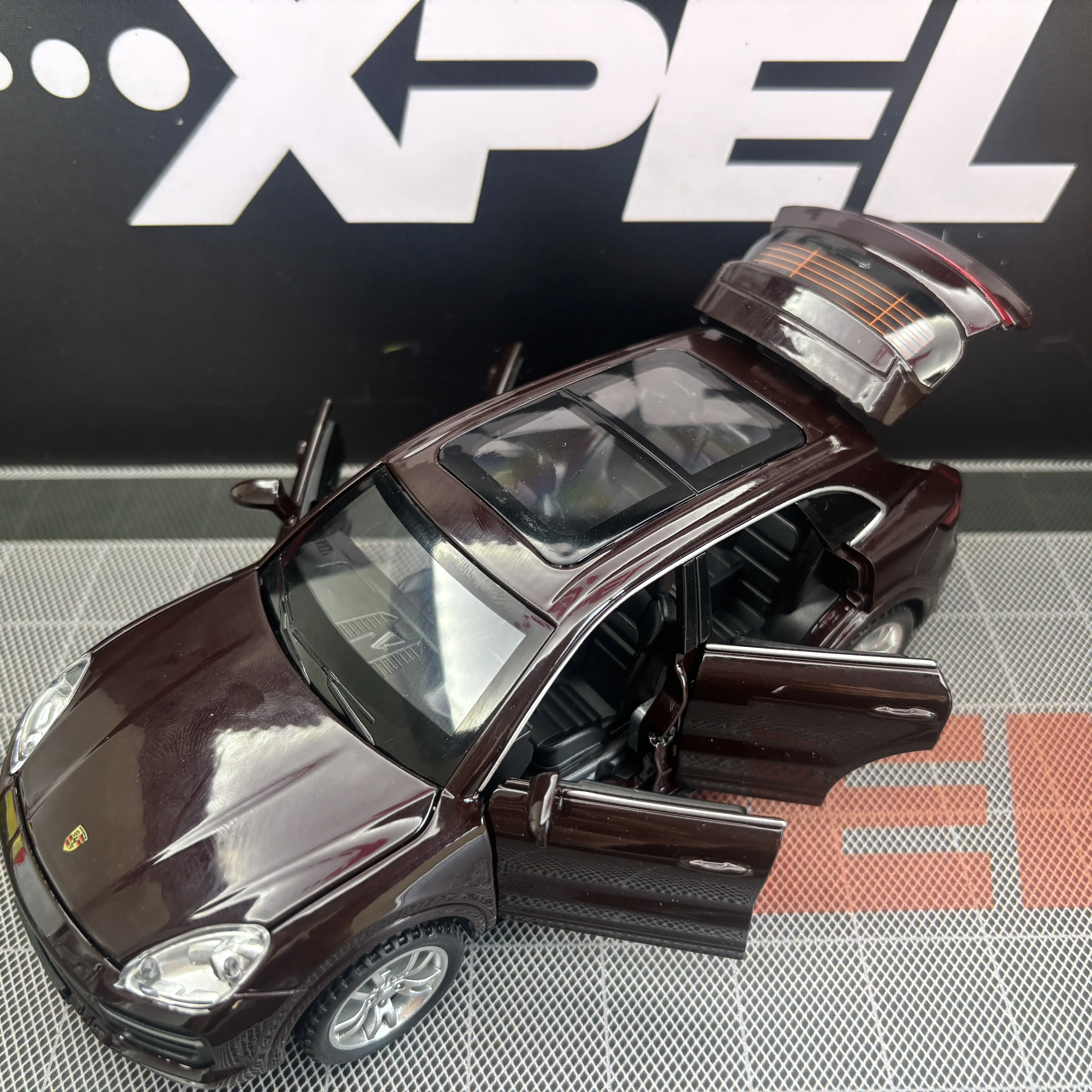 1:32 Porsche Cayenne Turbo Alloy Car Diecast Model Simulation Model Ornament Sound Light Pull Back Toy Collect Hobby Model Gift