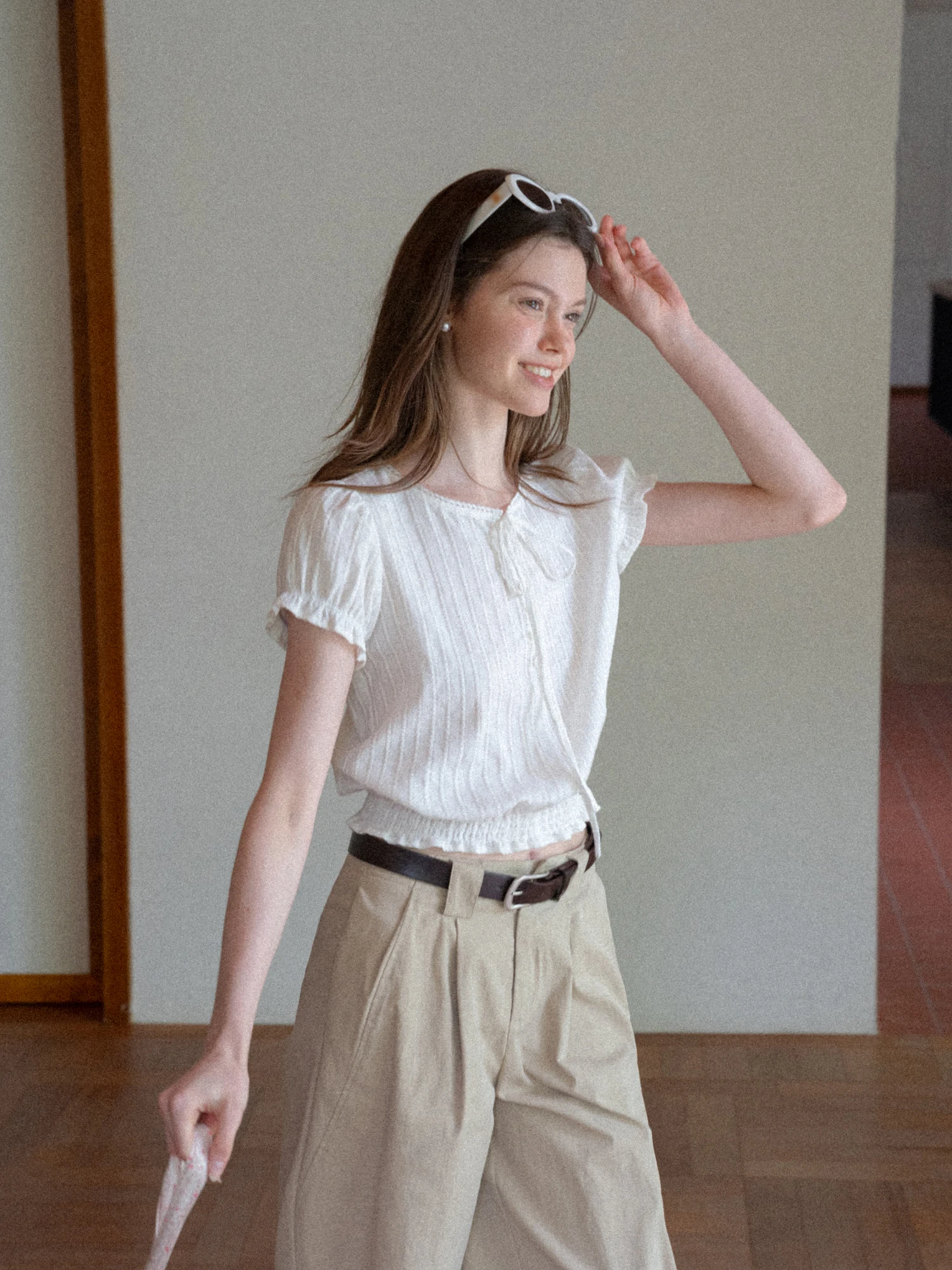 

EGGKA Textured Bubble Sleeve Short Sleeve round Neck Shirt Women Summer White Casual Breathable Straight Cut Shoulder Shirt