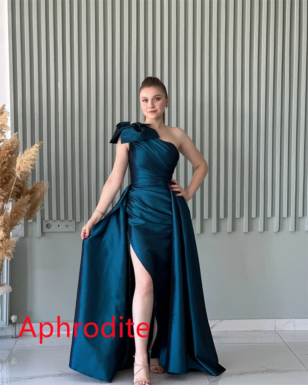 Dostosowane Dostosowane pełna wdzięku satynowa suknia wieczorowa Moda bez ramiączek na jedno ramię bez rękawów sukienka wysokiej jakości Celebrity G