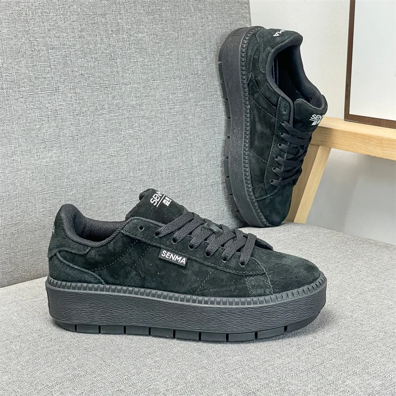 

2026 New Streetwear Sneakers: Unisex Couples Retro Soft-Soled Versatile