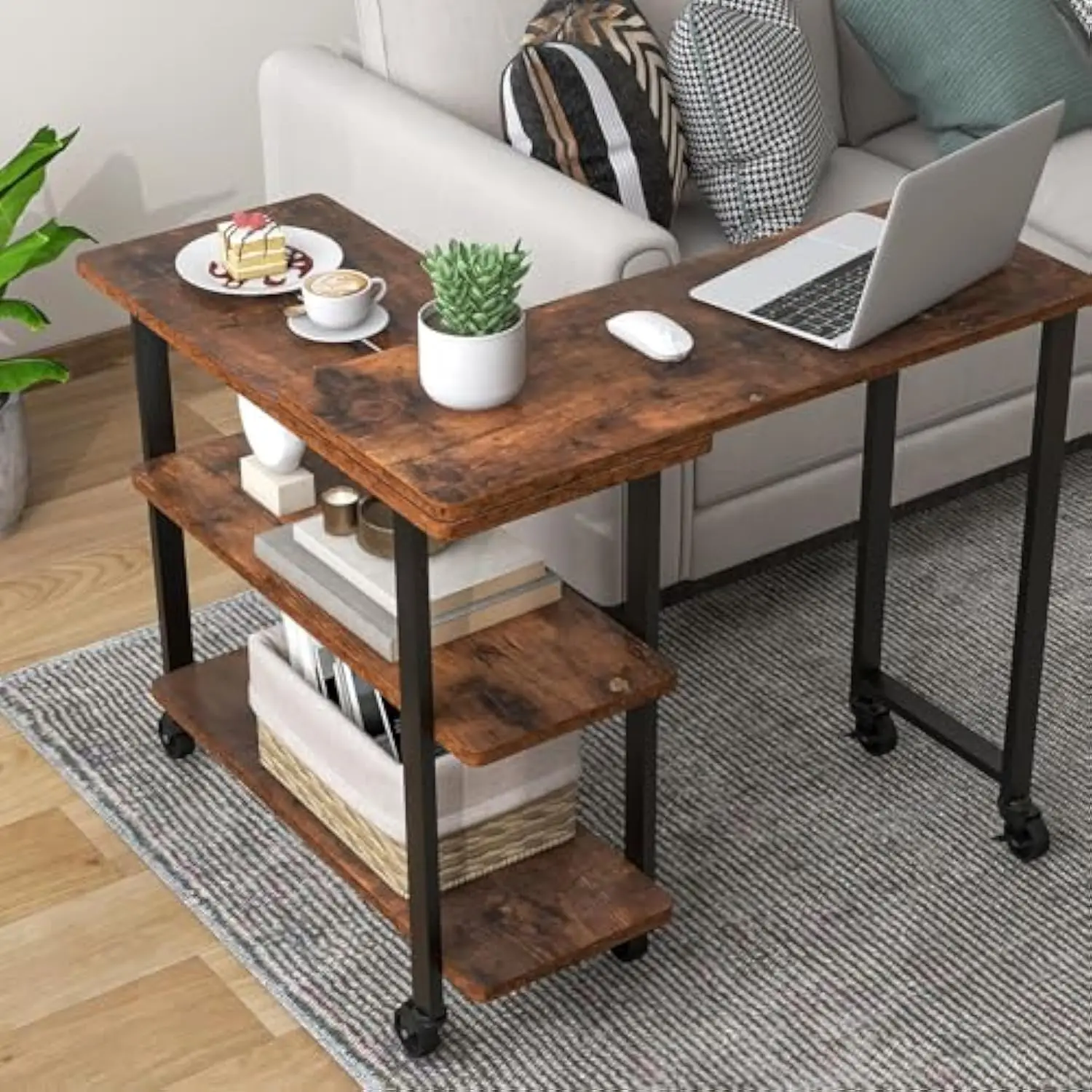 

360 ° Свободный вращающийся приставной столик для дивана, запатентованный мобильный торцевой столик с двухуровневыми полками для хранения, передвижной столик для ноутбука с 6 универсальными