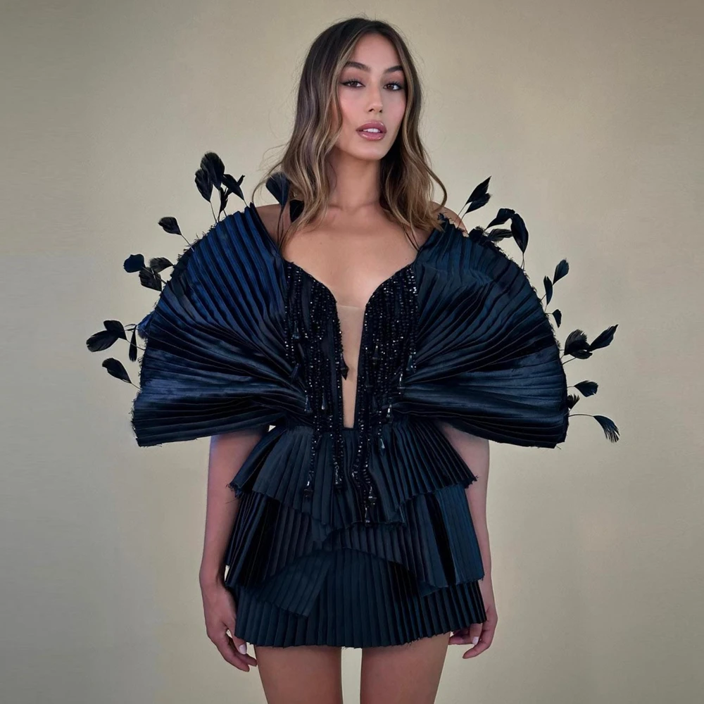 Mini robe en satin noir avec plumes et paillettes pour femmes, plis perlés, robes de soirée sexy, nouveau design, Off Initiated