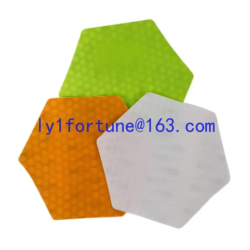 

Honeycomb silicone rubber surfboard deck traction mat wax-free hexagonal surf mat accessory with boxed plastic material
