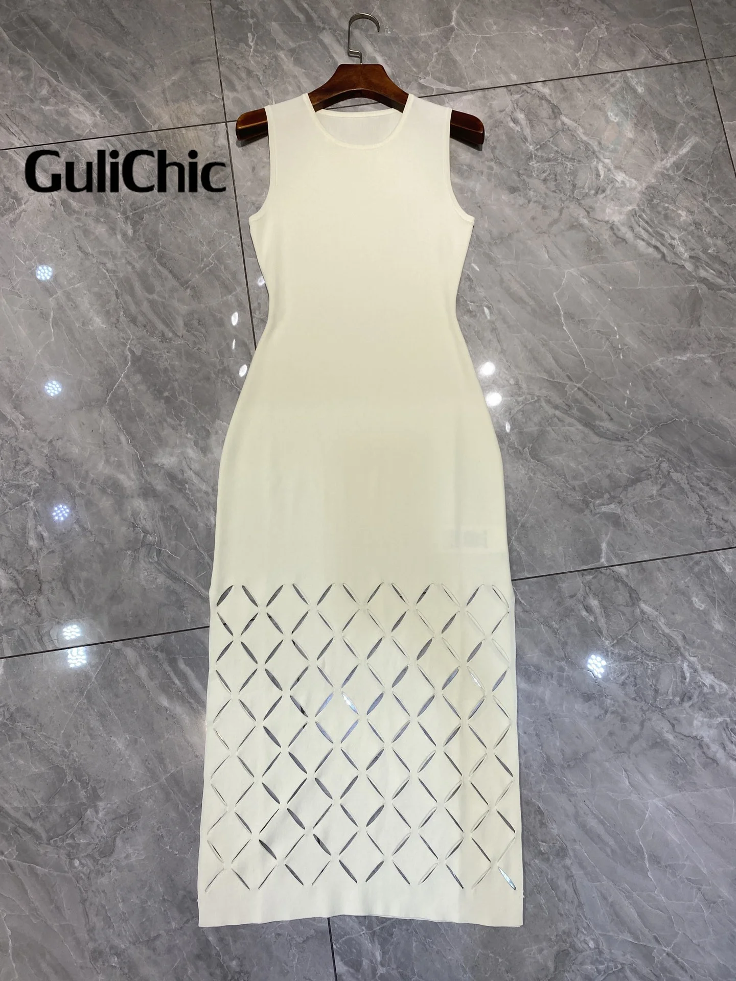 1.8 GuliChic Sexy Temperament Hollow abiti da donna tinta unita elegante 2024 Spring Design Office Ladies Fashion Womne Clothing