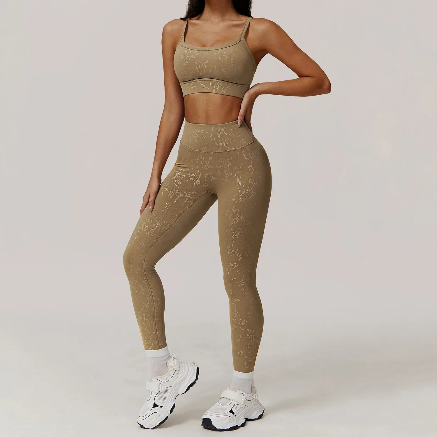set-yoga-senza-cuciture-abbigliamento-sportivo-fitness-pantaloni-a-vita-alta-modellanti-completo-yoga-a-maniche-lunghe-set-da-corsa-e-allenamento-con-pantaloncini-da-palestra-per-donne