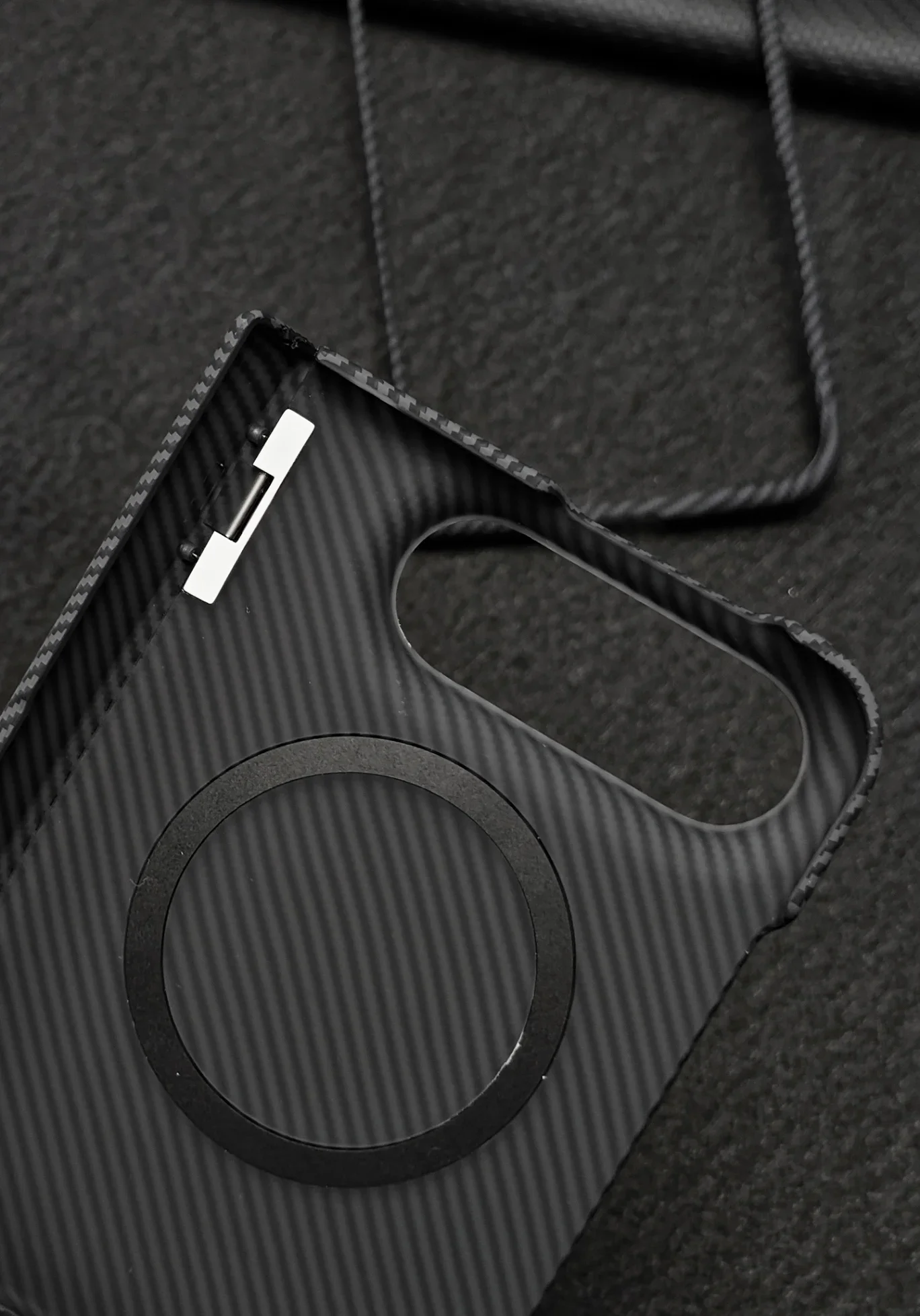 Business Kevlar-Faser 600D Slim-Design Magnetische Handyhülle für iPhone Duo Stoßfeste Hartschale mit Kabelloser Ladefunktion für iPhone Ultra – Detail 6