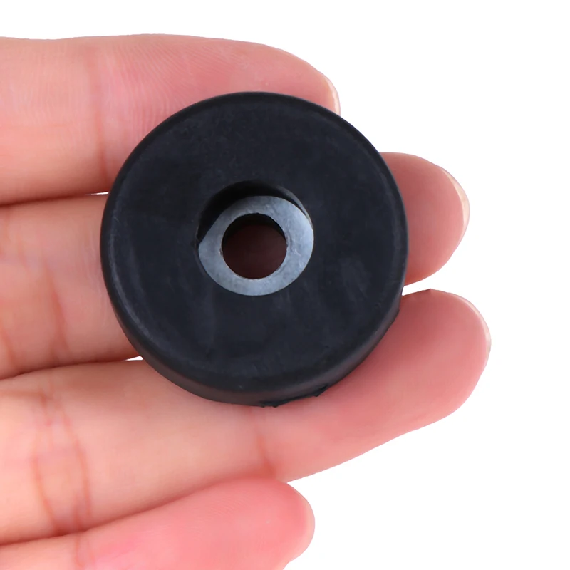 HMA88-4 pezzi Nastro universale nero Piedini in gomma Rondella paraurti Diametro esterno: 30 mm Diametro fori: 5 mm Altezza: 10 mm
