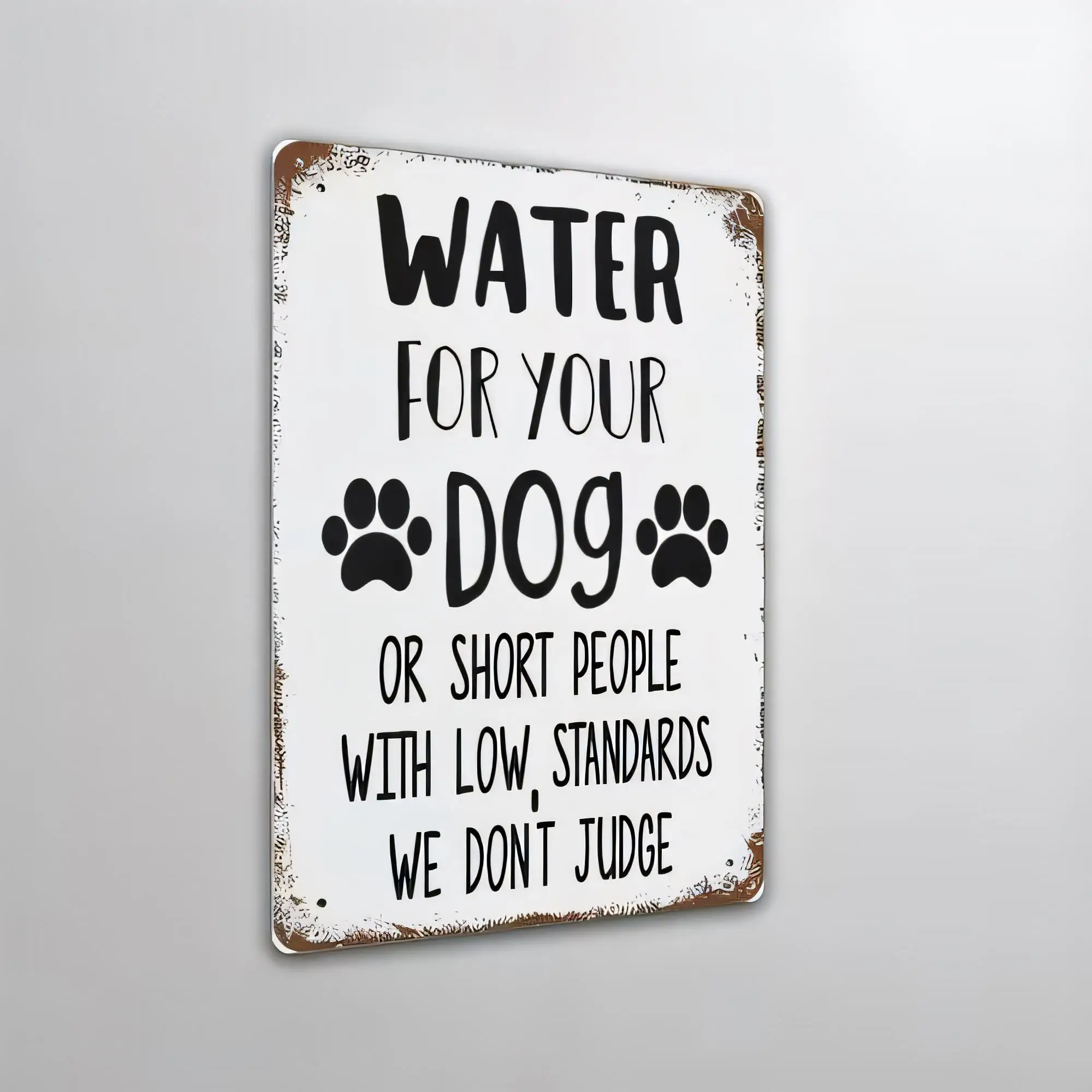 Plaque murale en métal décorative « Eau pour votre chien ou pour les petits avec des standards bas, nous n'en faisons pas de cas » avec citation amusante sur la patte, style rustique pour salle de bain