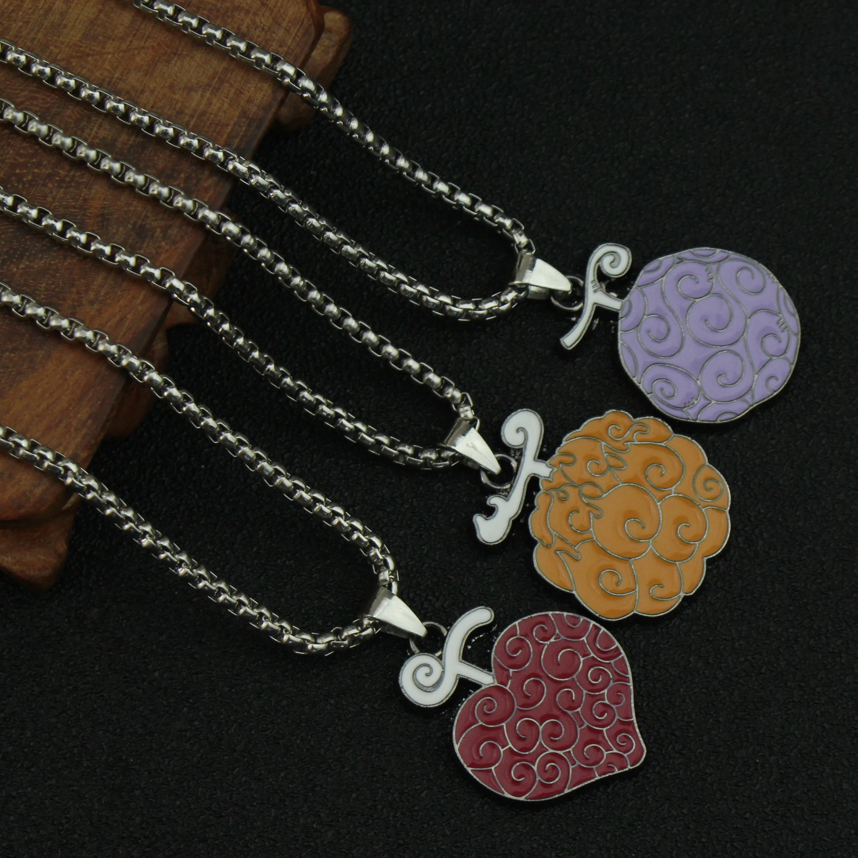 Moda Anime Ace Law Devil Fruit Cosplay collar para Mujeres Hombres llavero de Metal Gomu Ope Mera No Mi regalos de joyería