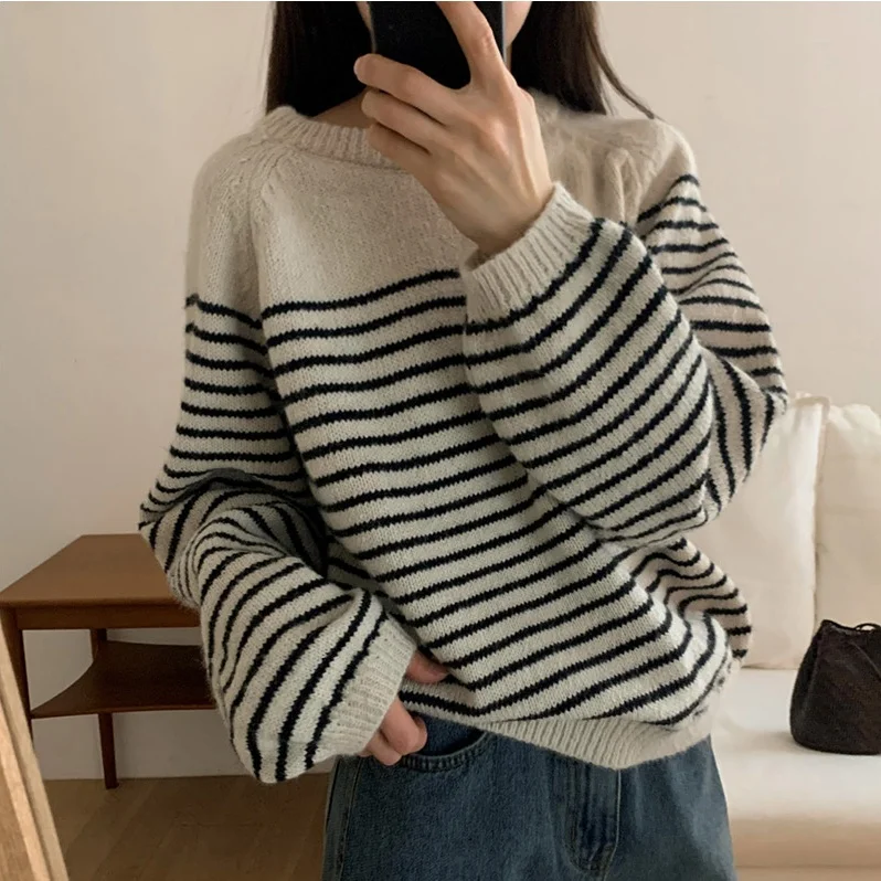 

Chic Casual Loose Women's Sweater Soft Snug Stripe Color Blo round Ne Top Autumn Winter New Design Versatile Comfortable