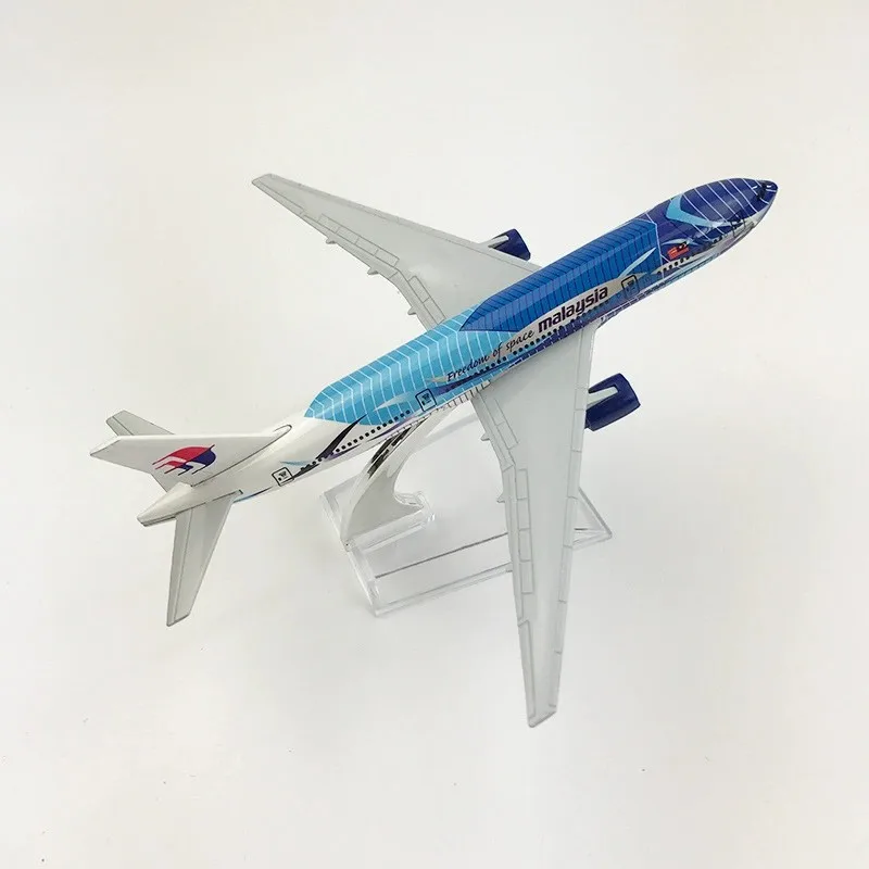 

Модель самолета B777 Malaysia Airways Wave Line 16 см, масштаб 1:400, металлическая копия, материал из сплава с шасси, игрушечный дисплей, подарок