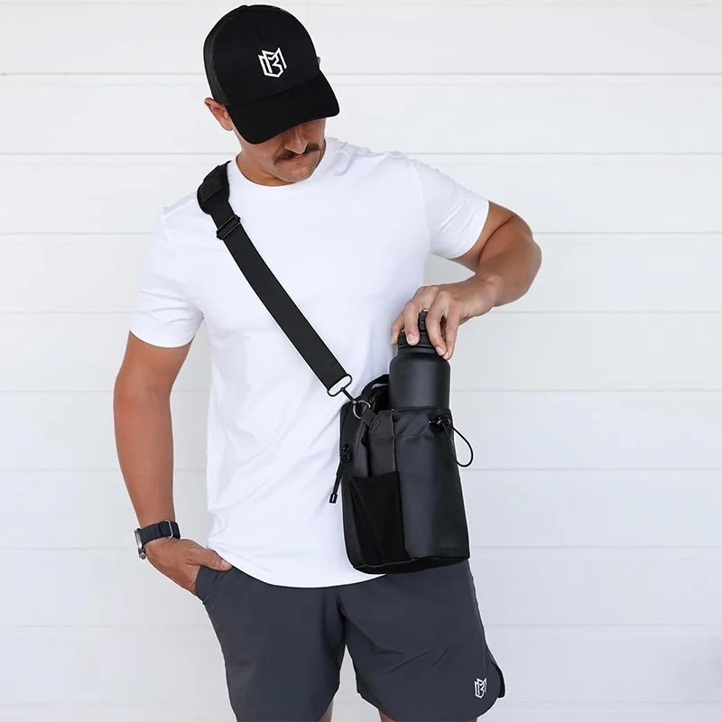 Powerful magnetic water bottle bag, portable water bottle hanging bag for gym exercise, large-capacity water cup bag