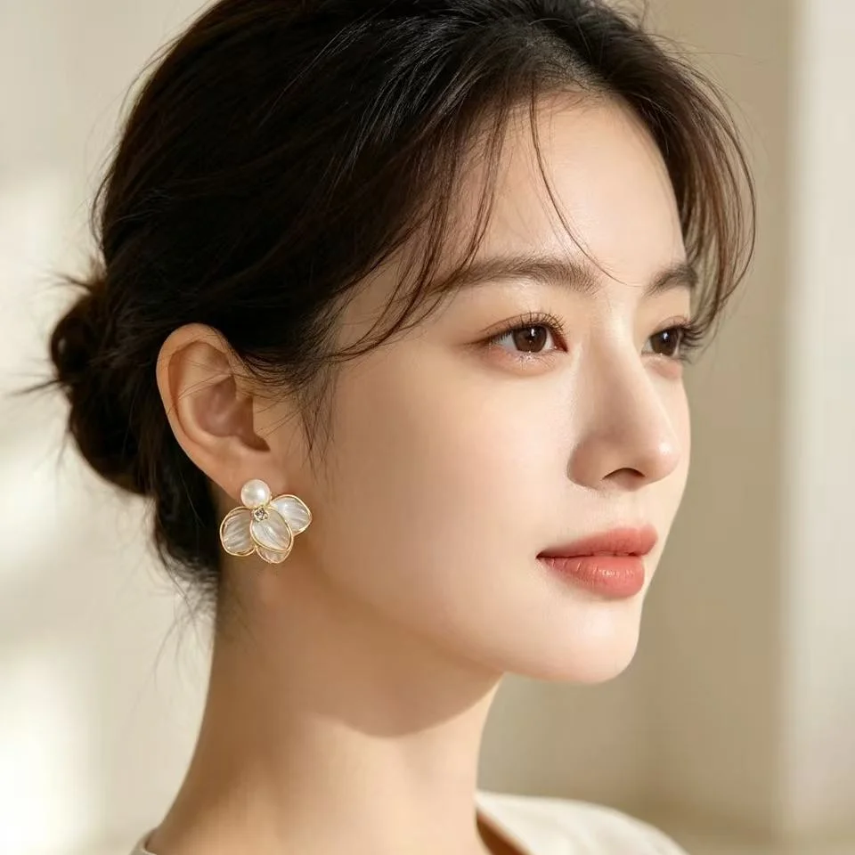 Punk White Flower Crystal Rhinestone Imitation Pearl Stud Earring Simple Exaggerated Jewelry Wedding Best Christmas Gift