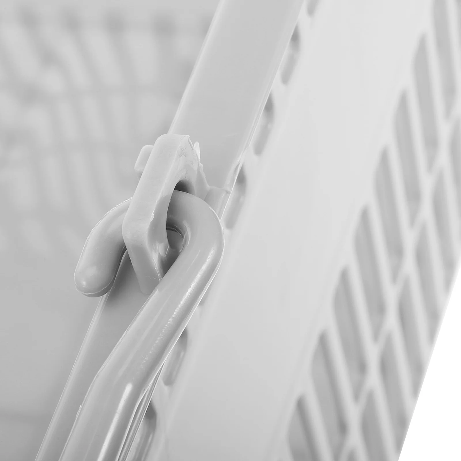 

Thickened Shopping Desktop Storage Organizer Plastic Sundries Basket with Handle for Supermarkets Shower