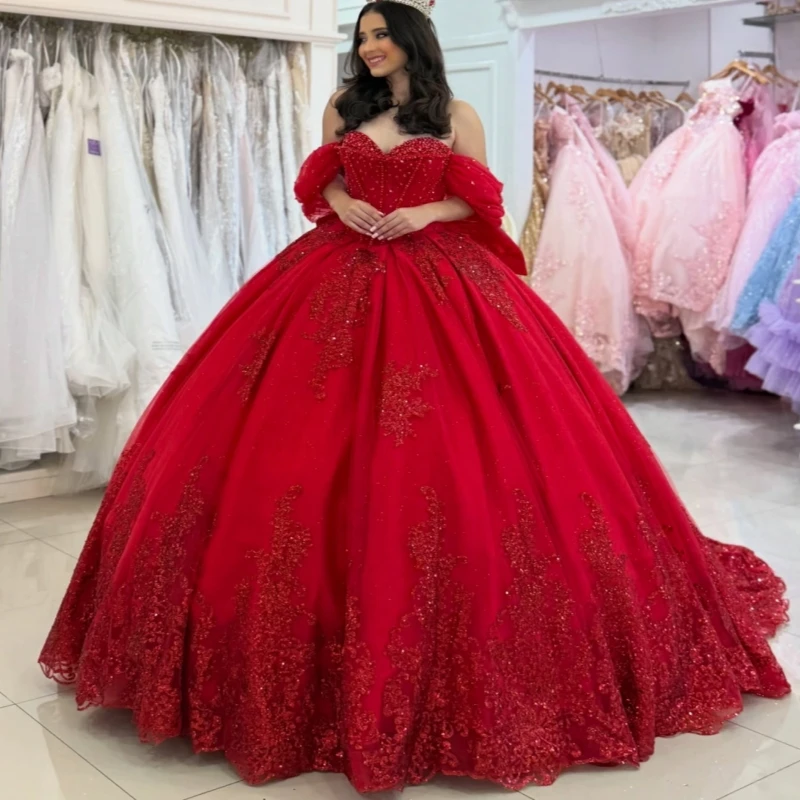 

Красные блестящие платья Quinceanera с открытыми плечами и блестками, аппликация, кружево, бусины, бант, тюль, корсет, вечерние, день рождения, сладкое платье 16, Vestidos