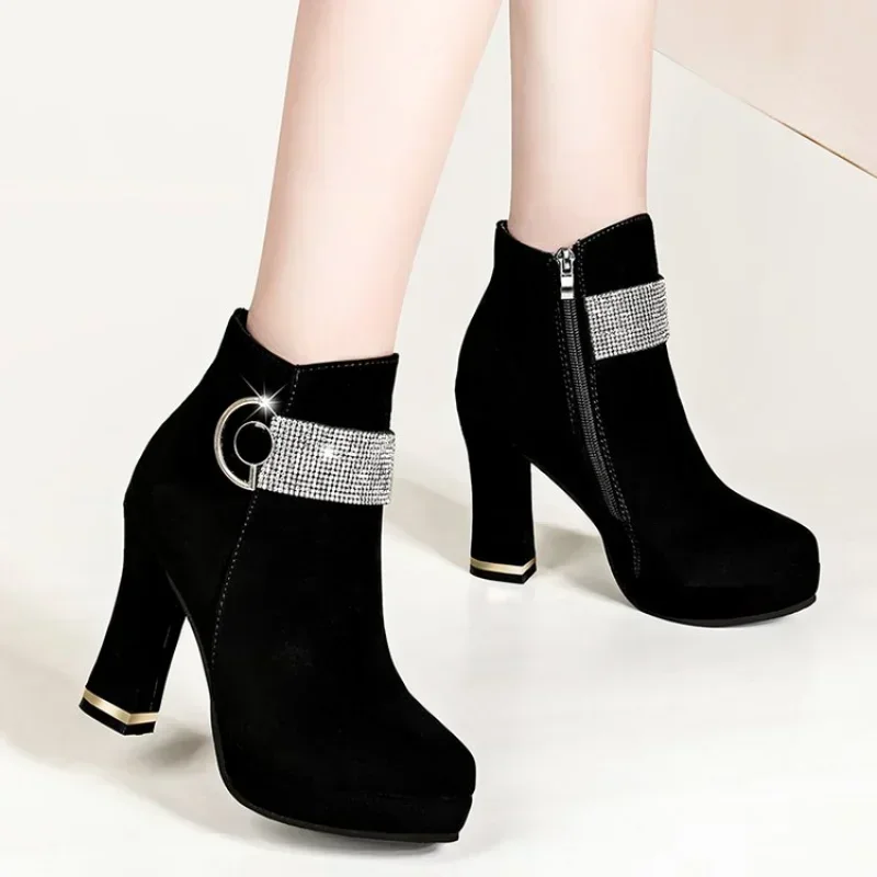 Modische rote Hochzeitsschuhe für Damen, Herbst/Winter, mit Fleece gefüttert, dicker Absatz, kurze Stiefel, Baumwolle, runder Kopf, warme High Heels