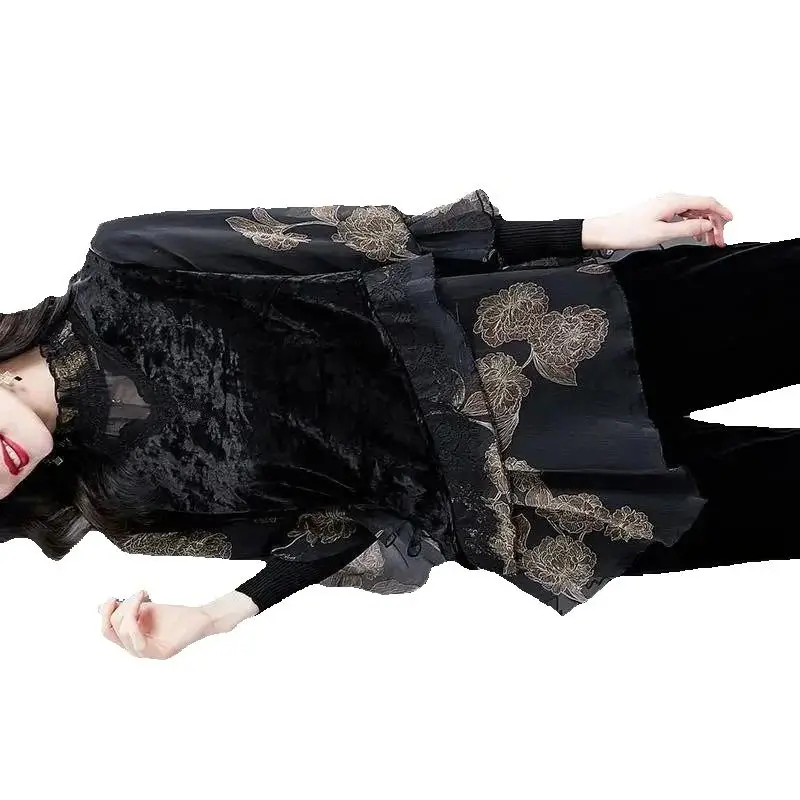 

This Year's Fashion Trend Is Pretty Little Shirts Women 2026 Spring New European Style Fashion With Velvet Tops And Lace Bottoms