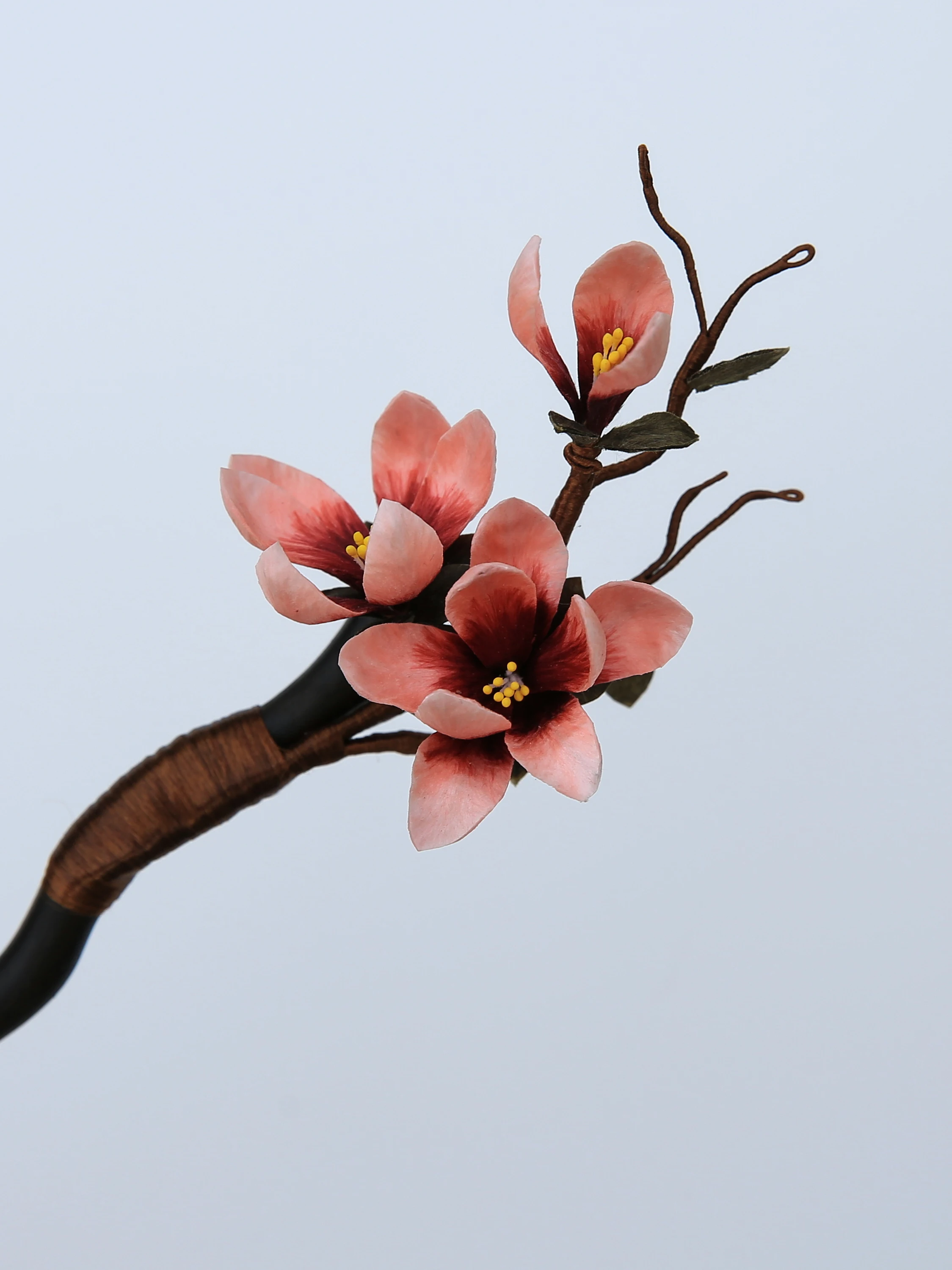 Epingle-a-cheveux-en-velours-fait-main-avec-fleur-de-magnolia-style-chinois-moderne-accessoires-pour-cheveux-en-bois-de-santal-collection-jiangnan-picked-flower