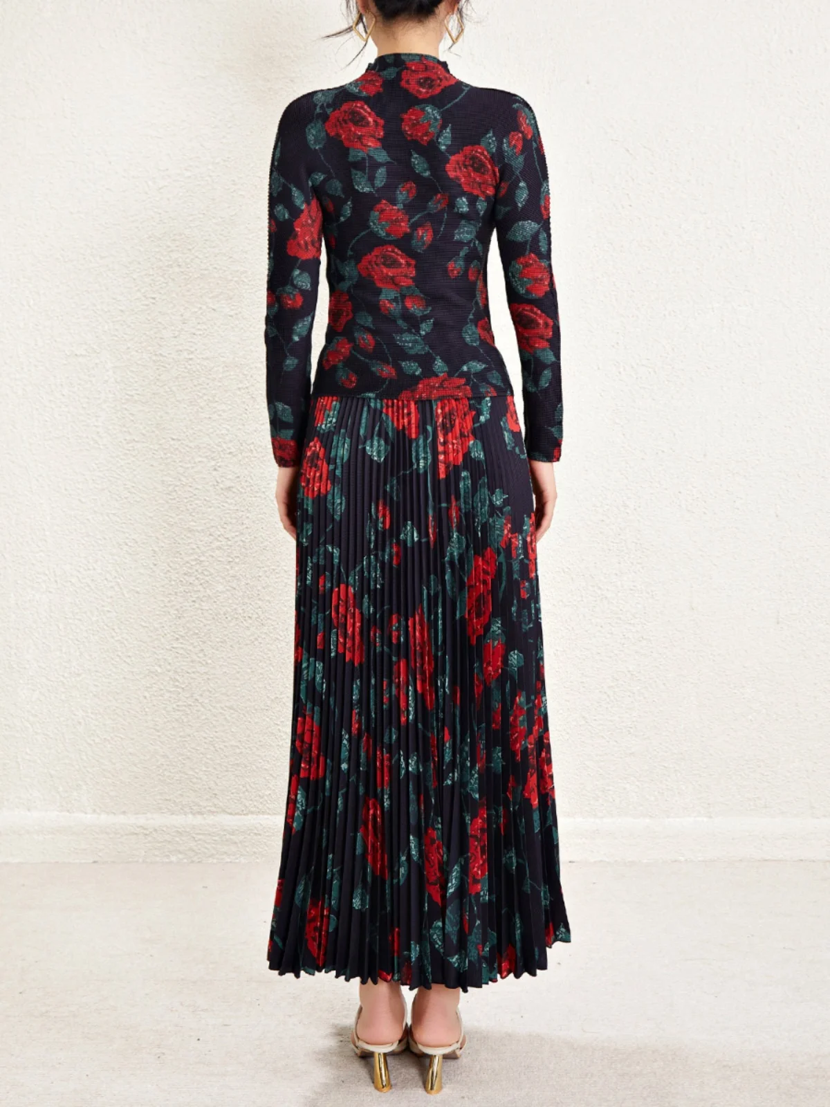 

Женский костюм в стиле ретро с розами, утягивающий модный топ и юбка, комплект из двух предметов, длинное волокно из полиэстера, весна 2024 г.