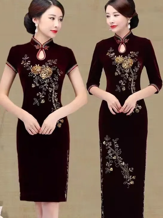 

Elegant Velvet Wedding Dress for Mom Retro Style Slimming Gold Velvet Performance Costume Low Slit Short Sleeve