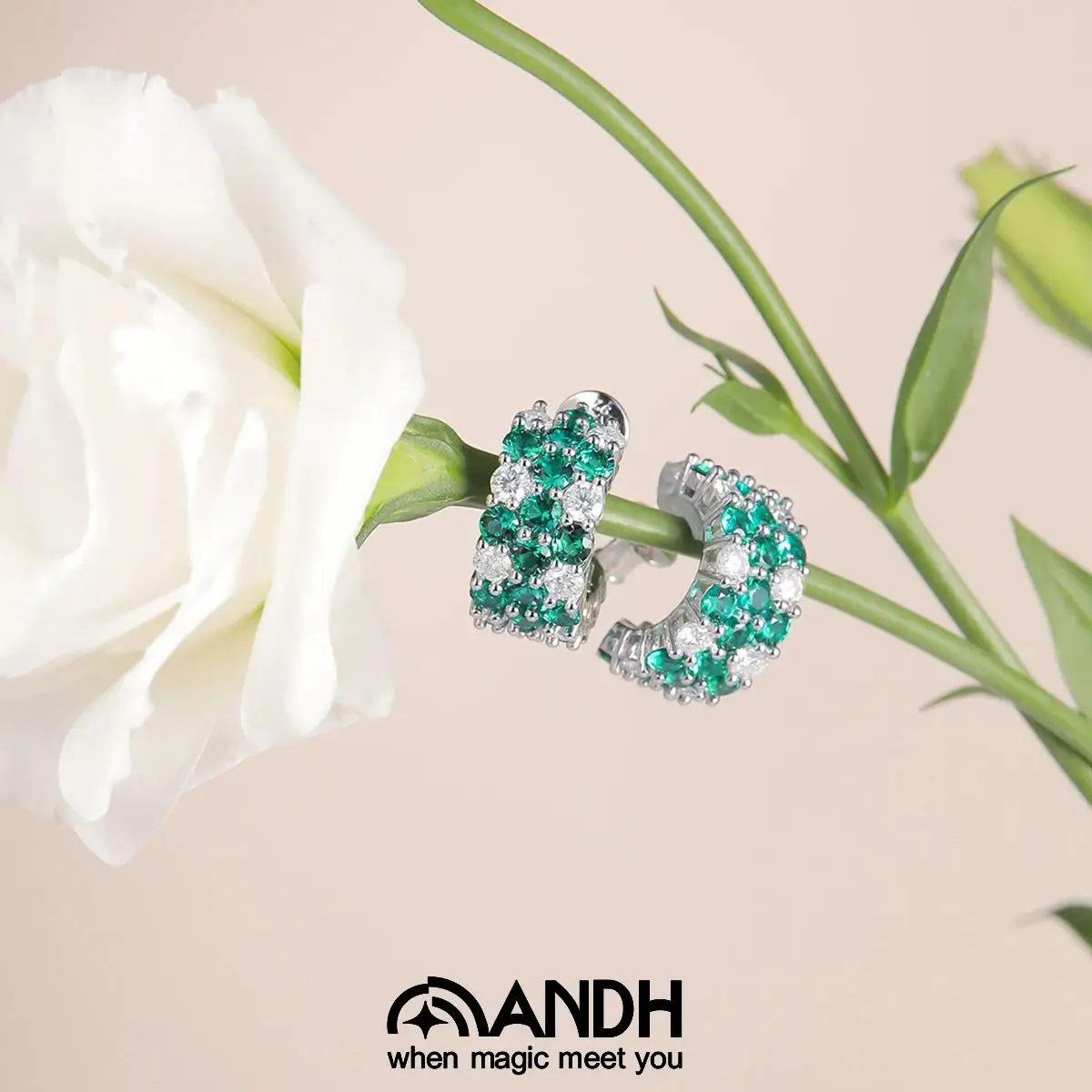 ANDH زراعة الزمرد واسعة نصف هوب أقراط للنساء 925 فضة مختبر الأحجار الكريمة أقراط مجوهرات الزفاف الذكرى