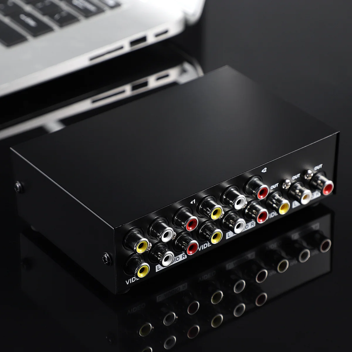 

Av Audio Video Selector 4 in 1 Out Rca Composite Video L R Audio for Dvd Cable Box Signal Switching Metal