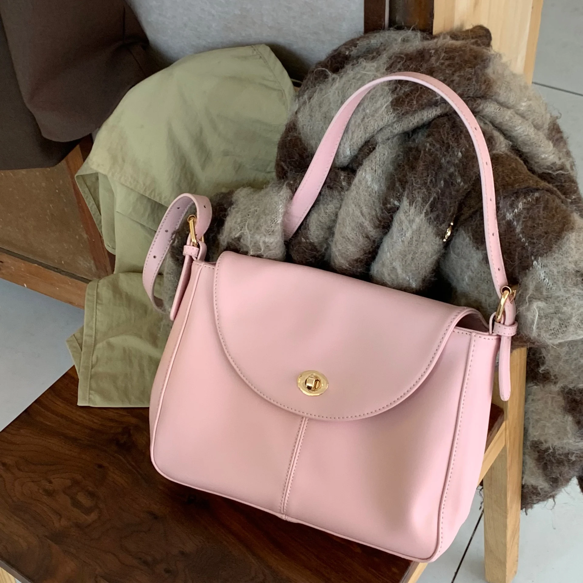 

Spring Vintage Single oulder Satchel Soft Leather Bag Not Repeating Sle Casual Simple Sle Lo Bule Closure Men And W...