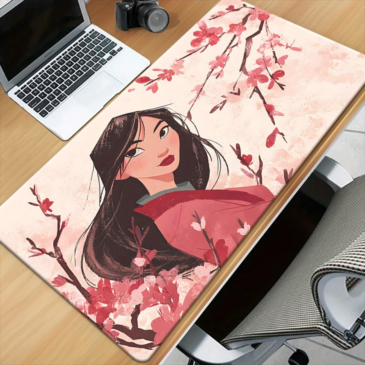 قطعة واحدة من وسادة ماوس ديزني مولان الكبيرة مقاس XXL وحصيرة مكتب - قاعدة مطاطية غير قابلة للانزلاق، مولان في الزي الصيني التقليدي مع زهر الكرز #2