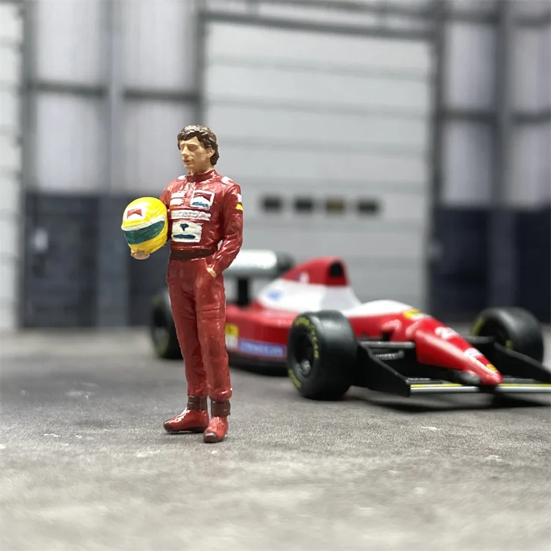 1/64スケールアイルトン · セナフィギュアとF1レーシングカーモデル