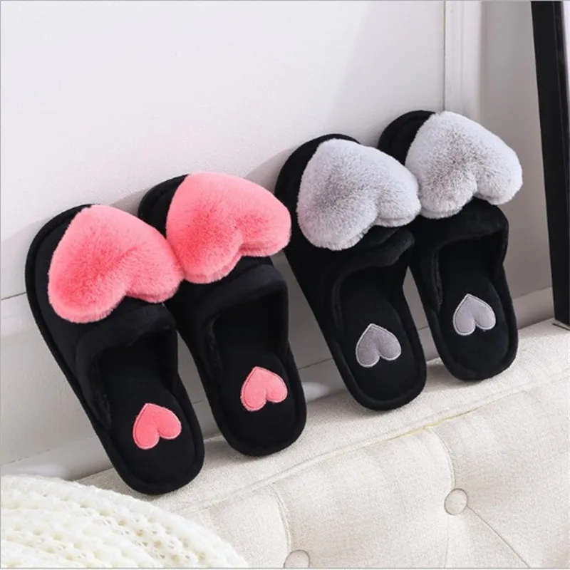 Zapatillas de casa de felpa para mujer, zapatos de invierno con forma de corazón, pantuflas cálidas de piel, 2021