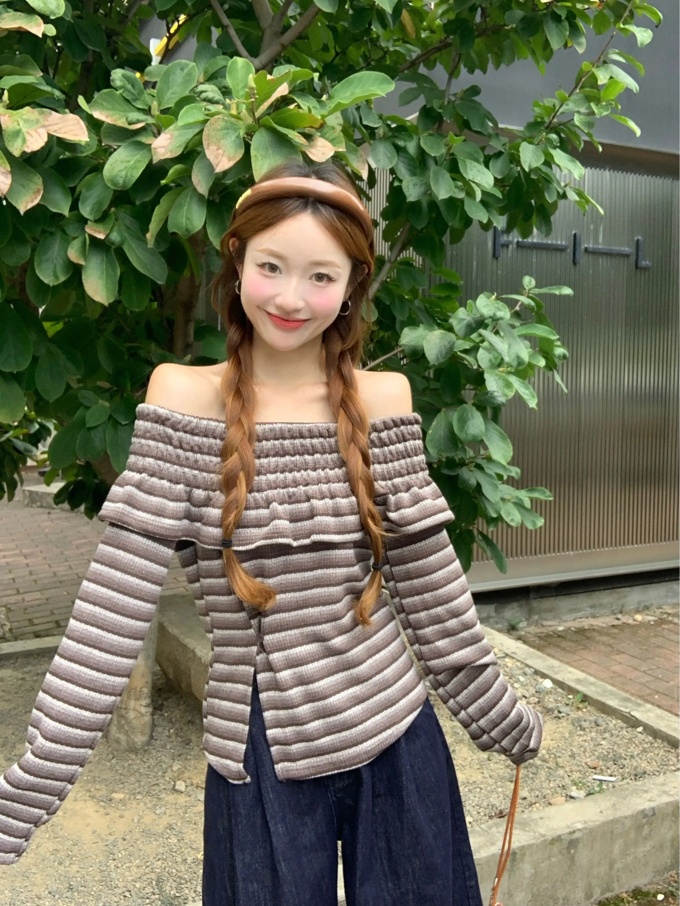 

Новинка зимы 2025: Элегантный свободный вязаный кардиган на одно плечо в полоску для женщин, модный свободный крой...