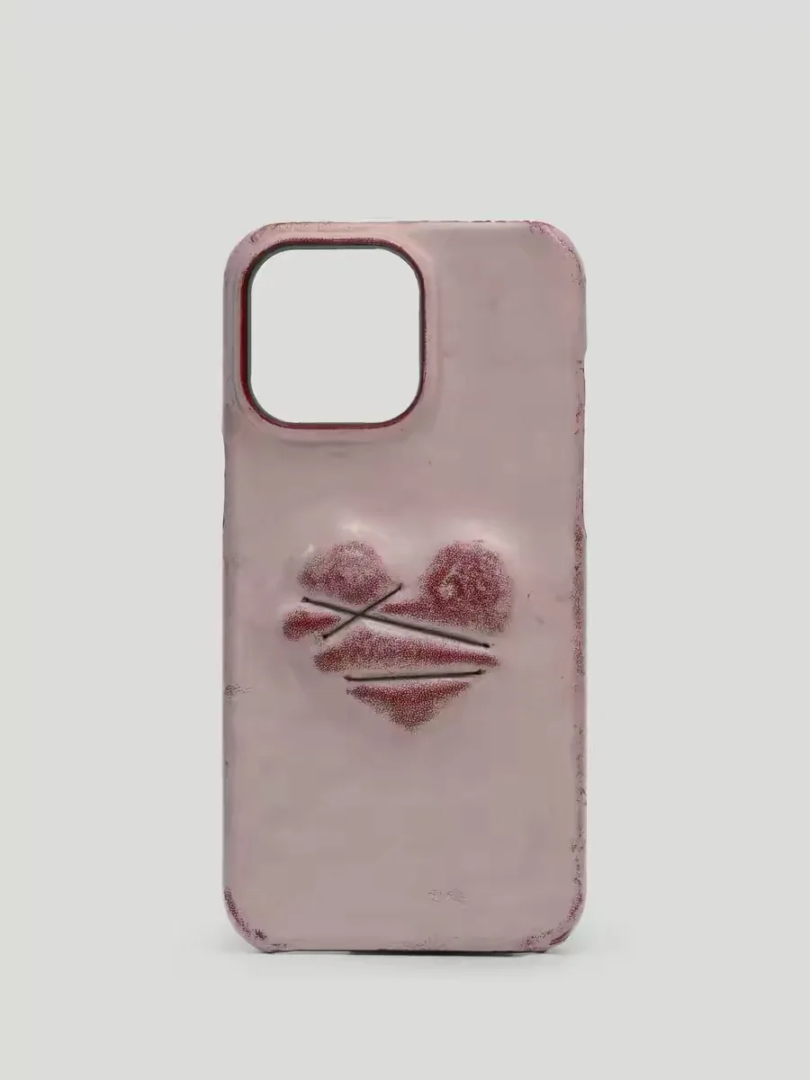

A handcrafted sculpture-shaped hand-made fog wax cowhide phone case for the mind, suitable for iPhone