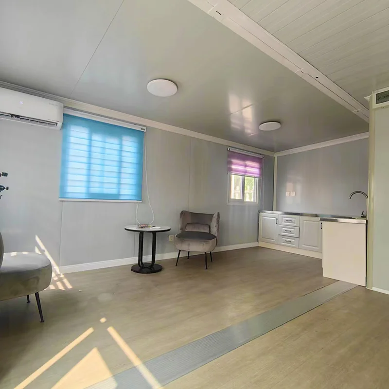 Maison pliante isolée haute performance de 40 pieds, conçue sur mesure, avec une consommation d'énergie considérablement réduite et une zone de détente extérieure