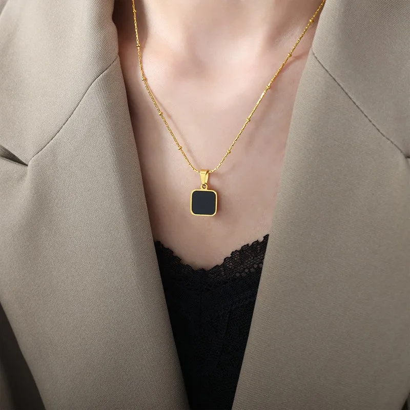 Halskette mit quadratischem Wasserform-Anhänger aus Edelstahl 316, Damenmode, schwarze Acrylkette im Multi-Stil, besonderer Produktschmuck – Detail 3