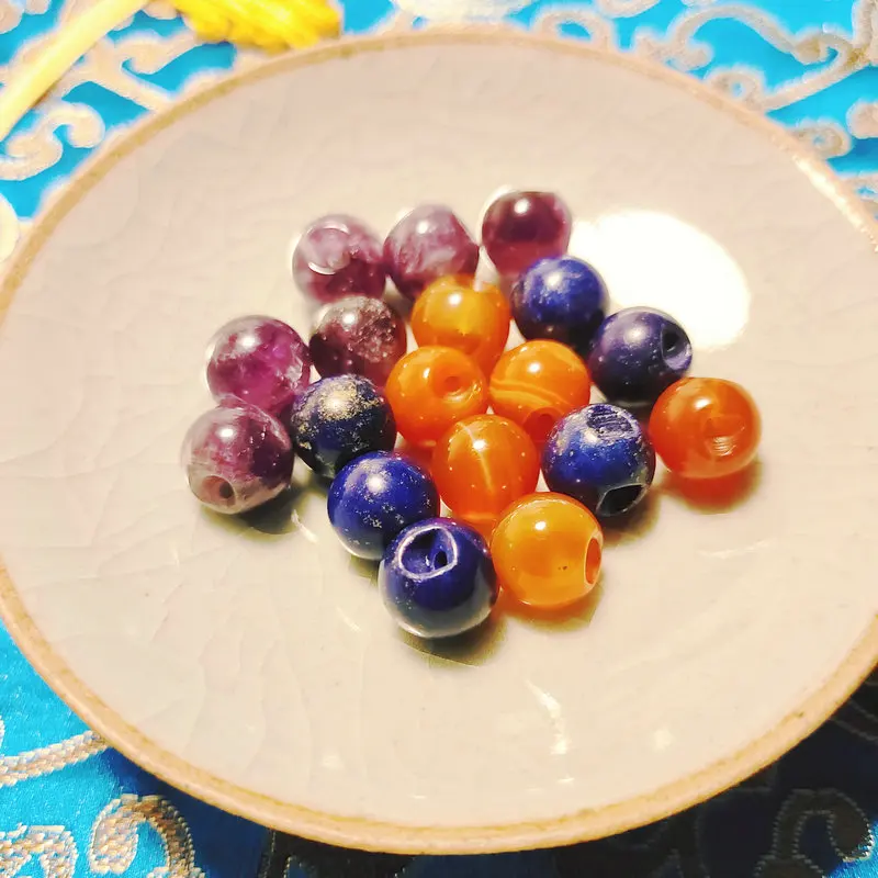 Рисунок 6 - Пуговицы в форме шара из нефрита