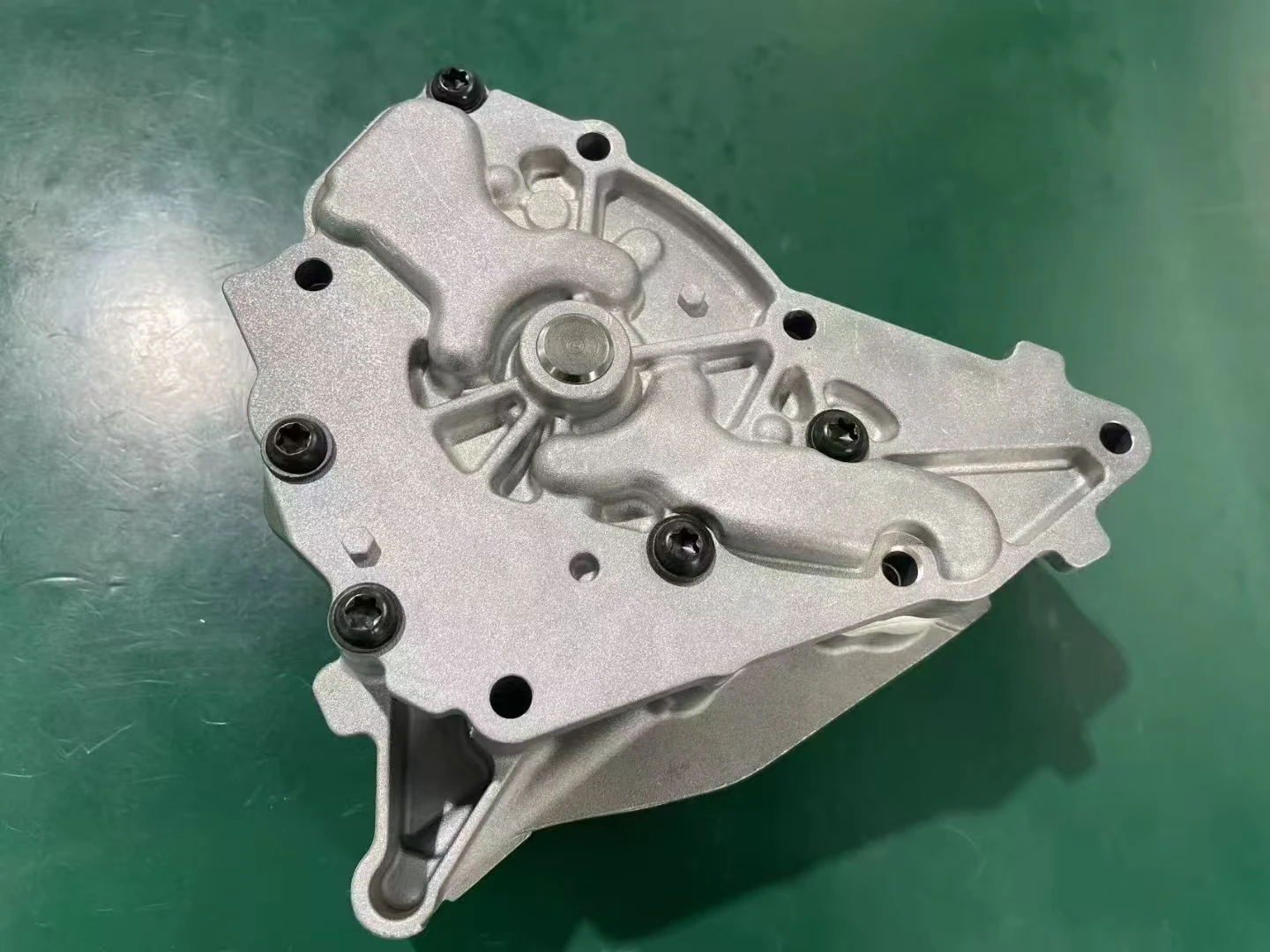 Factory  New Engine Oil Pump for BMW N20 N26   2.0T OE