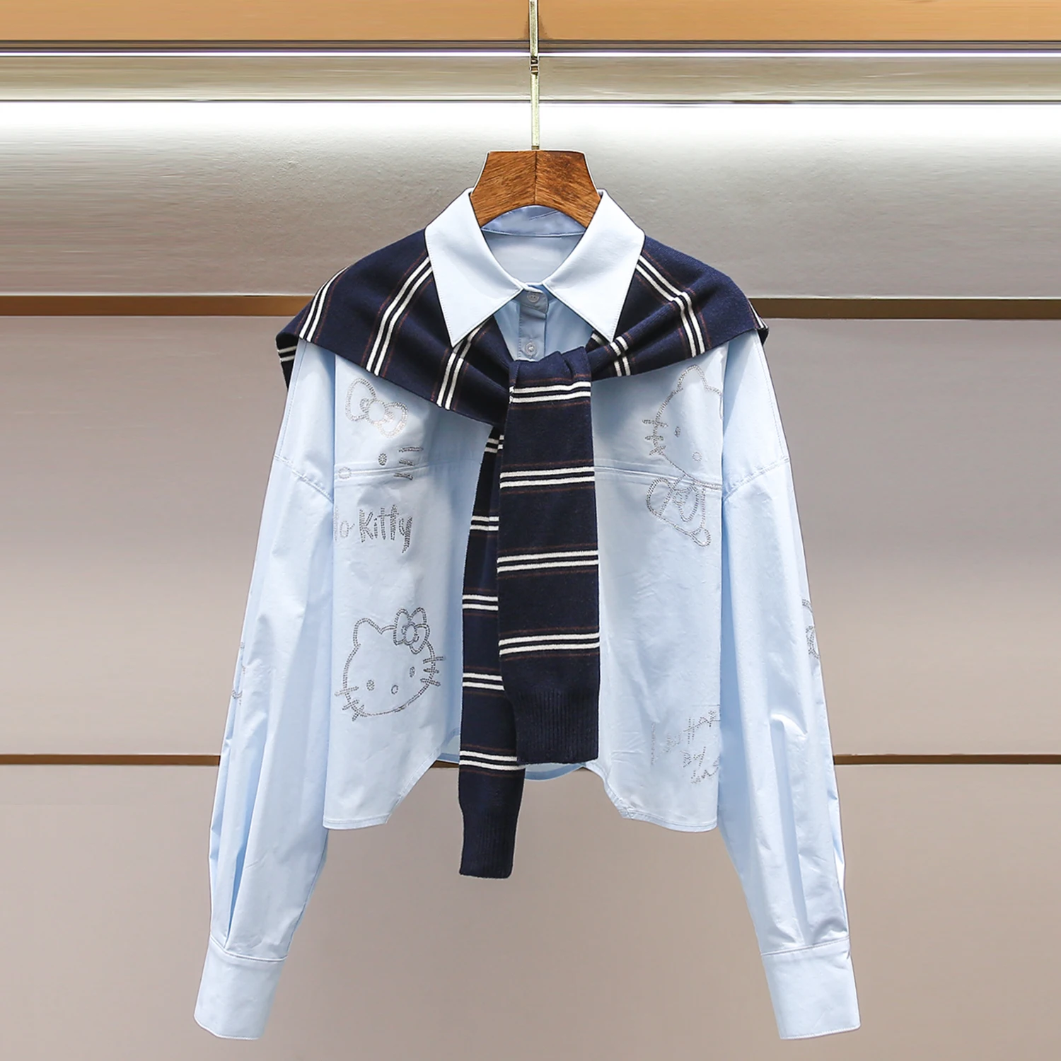 

Kitty Design Knitted Shawl Collar Shirt with Rhinestones for Women Spring 2026 Moisture Wicking Long Sleeve Short Length