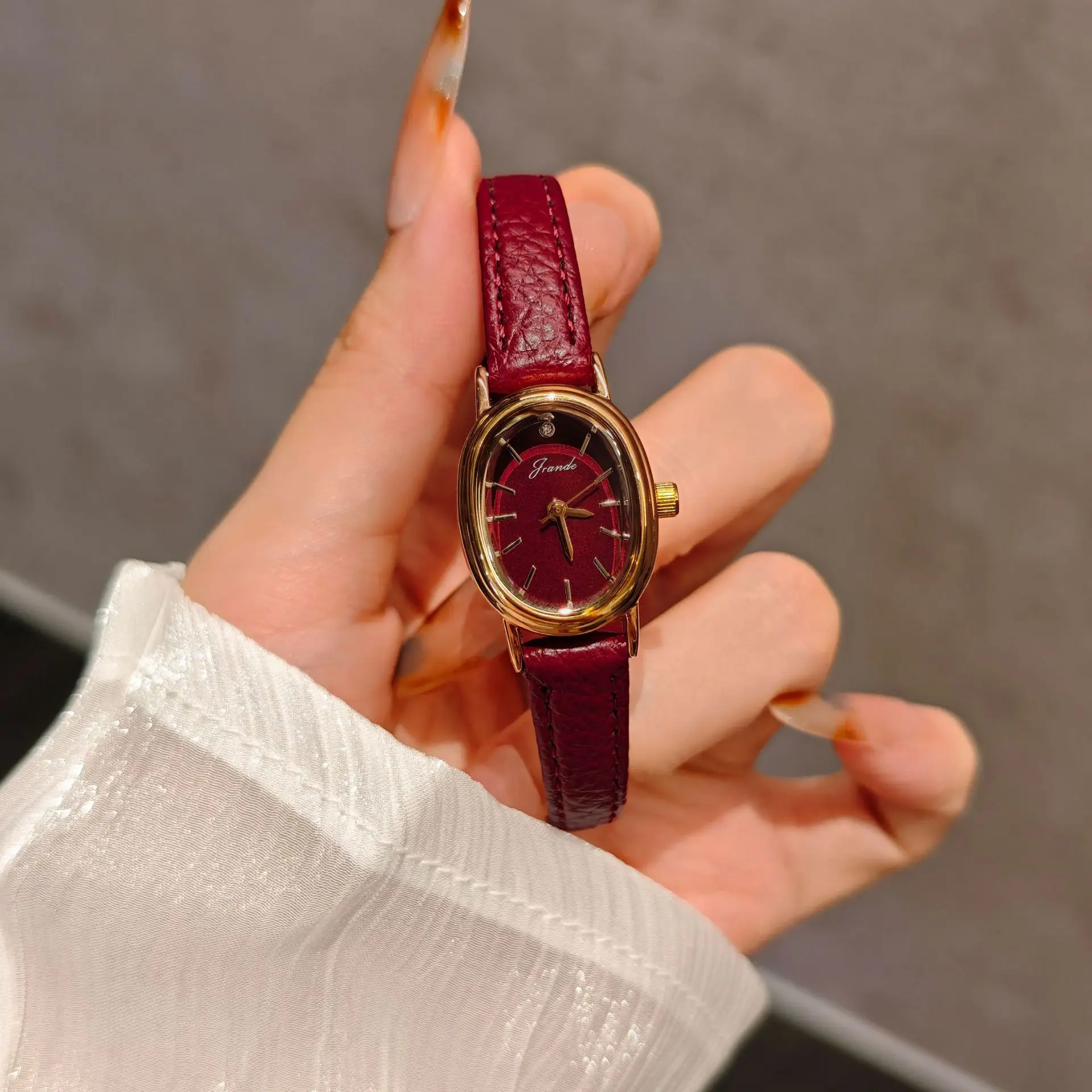 New Vintage-Inspired Exquisite And Luxurious Women'S Watch High-Quality Timepiece Valentine'S Day Gift Fashionable Quartz Watch.