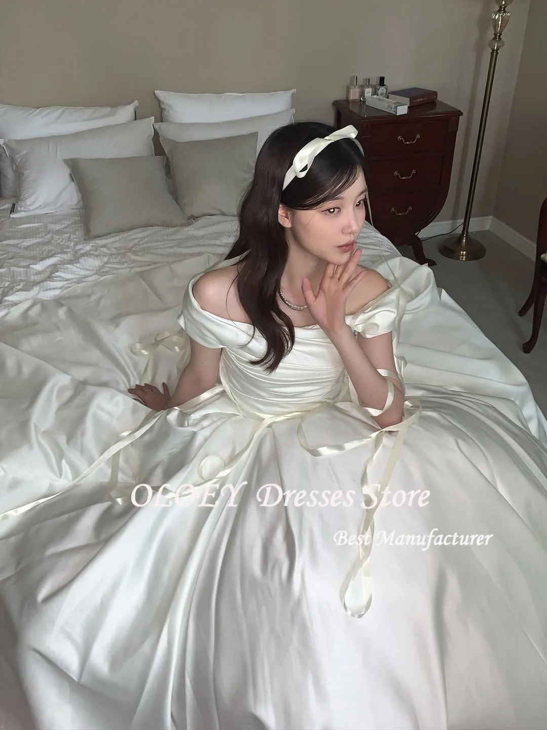 فساتين زفاف كورية أنيقة مكشوفة الكتف من OLOEY على شكل حرف a من الحرير والساتان لالتقاط الصور فساتين زفاف بسيطة مخصصة مشد الزفاف #5