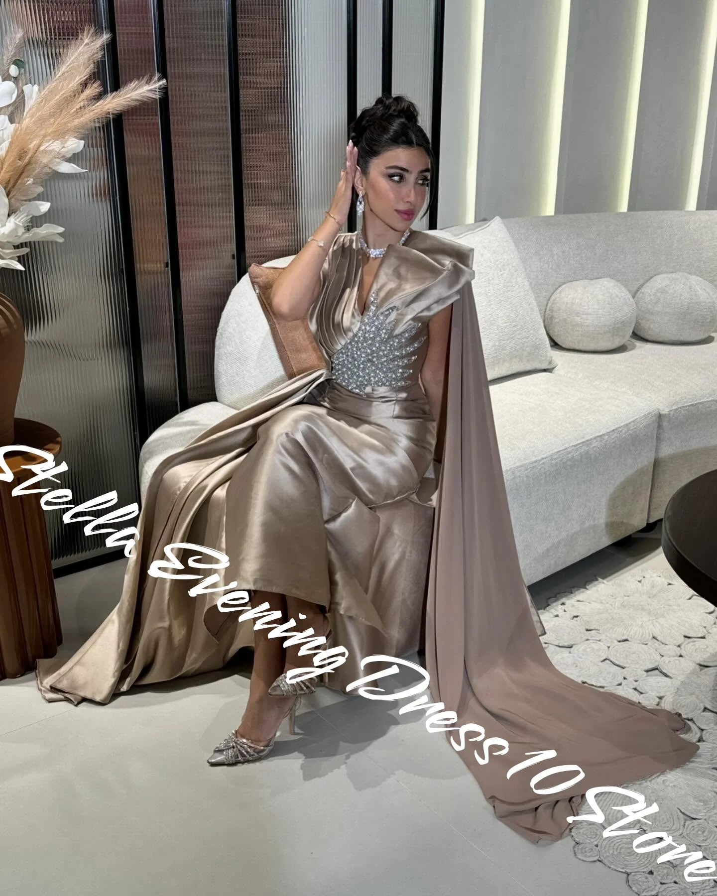 Customized Elegant Satin Evening Dresses Exquisite Crystal V-Neck Party Dress High Quality Ruched Sweep Train Vestido De Noche