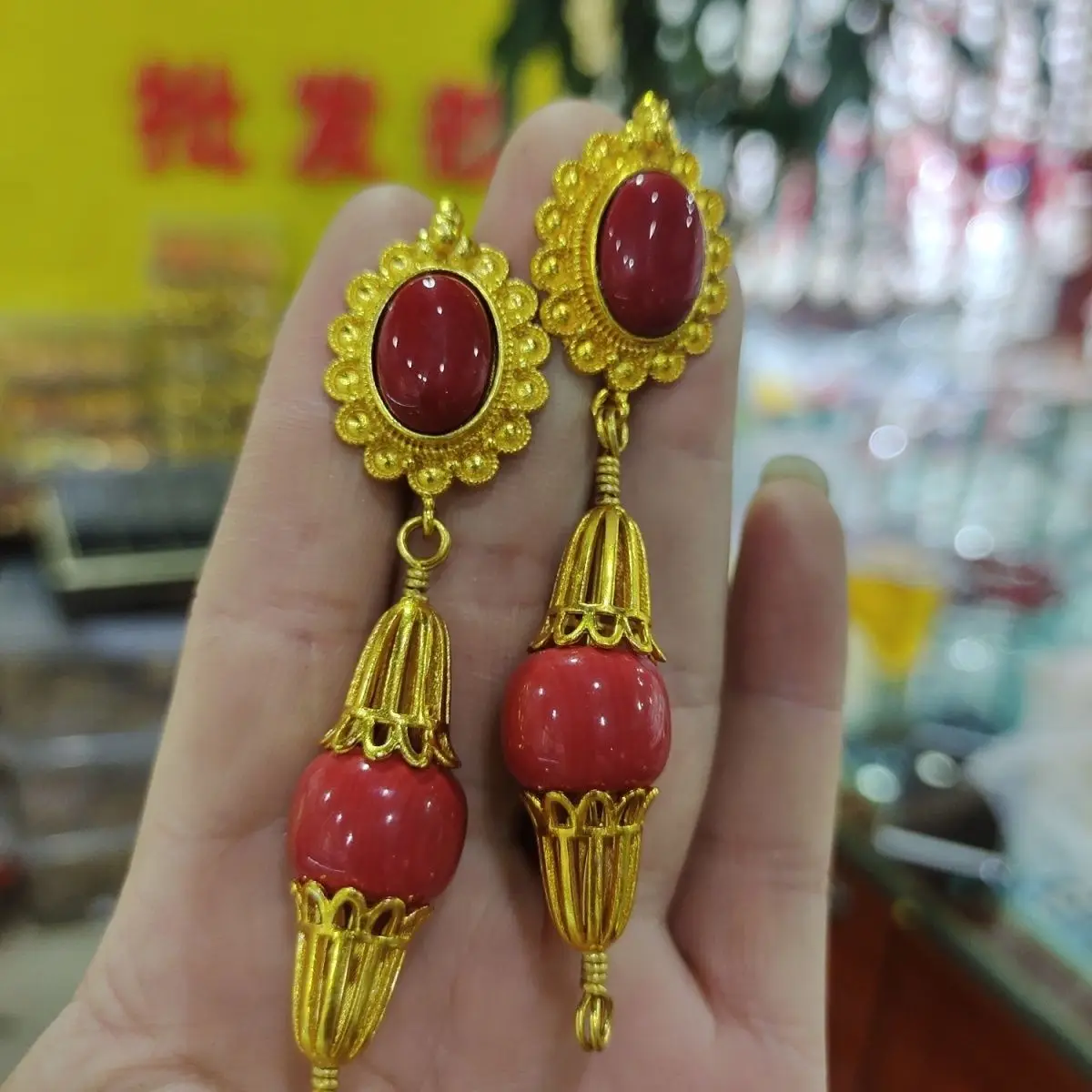 

Tibetan fashion ethnic wind mud Por does not fade long earrings