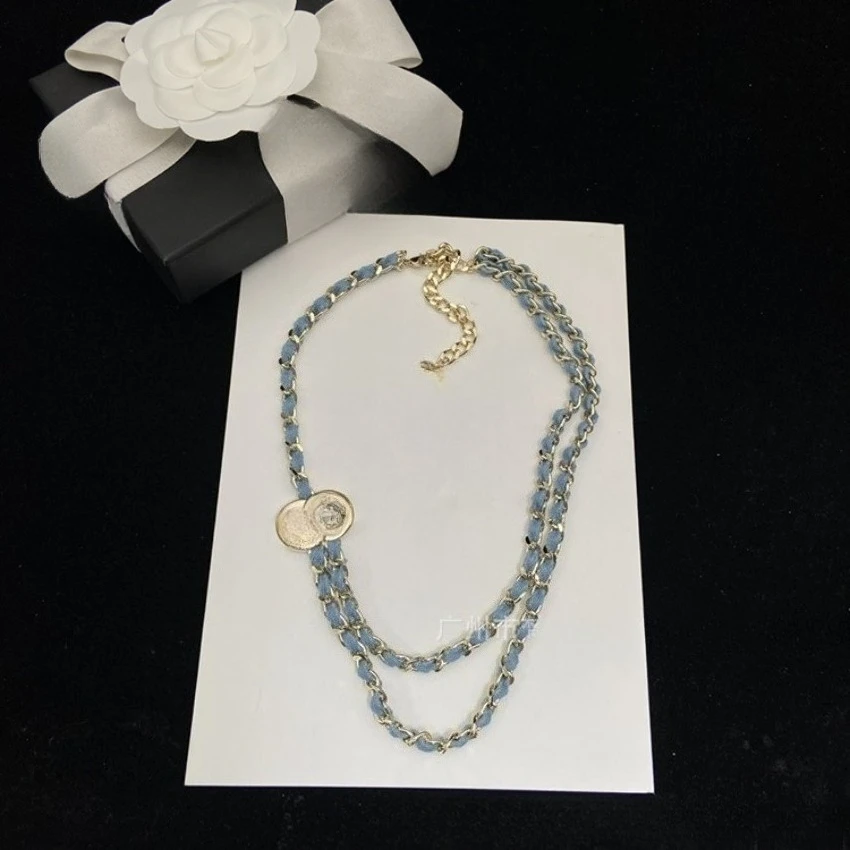 

Популярное ретро-ожерелье 2025, роскошное уникальное дизайнерское чувство, шикарное и элегантное, идеальный подарок для близких женщин.