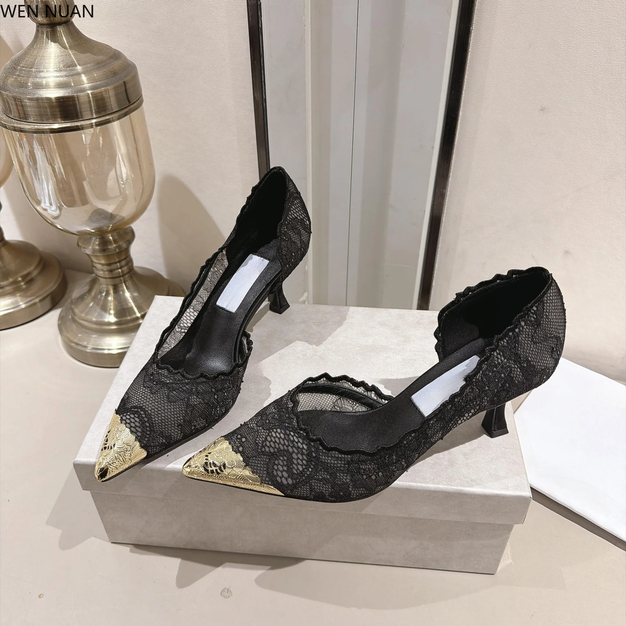 2026 new trendy lace mesh sideless metal pointed-toe shoes with sexy style, low heel, shallow toe, for export.