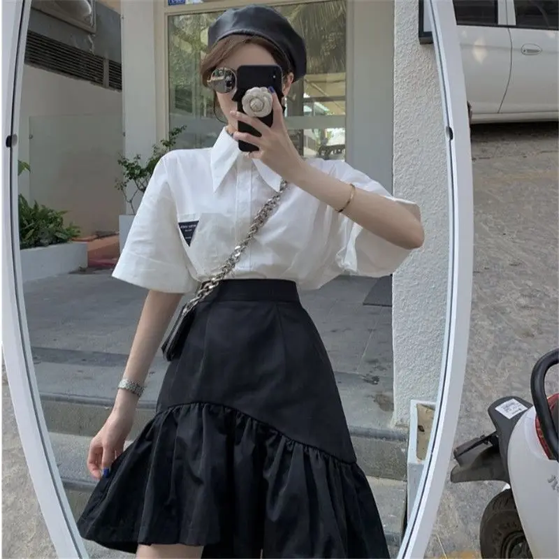 

Skirt women's summer new slim, high waist, loose plus size, irregular short skirt, Hong Kong-flavor white top.