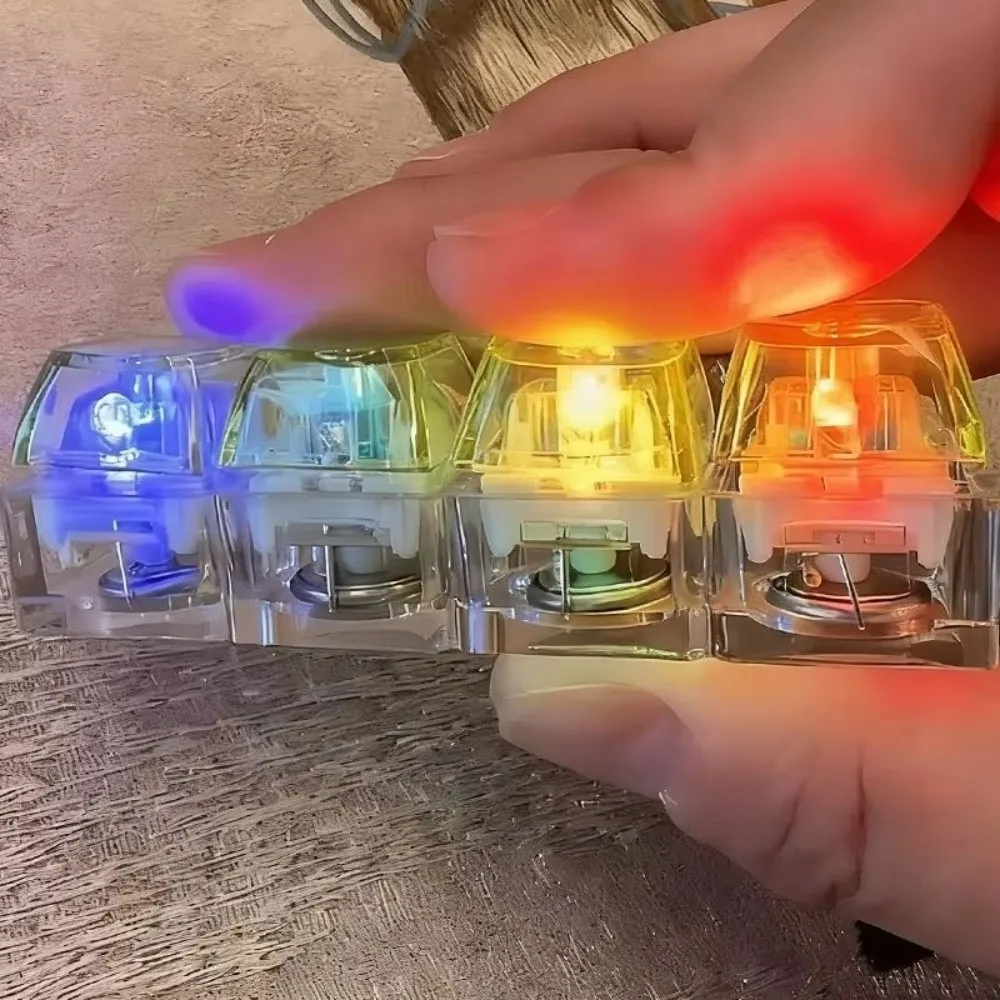 Chaveiro de Teclado com Botão Iluminado, Operação Silenciosa, Botão LED Brilhante, Gadget Quente, Design para Quatro Dedos