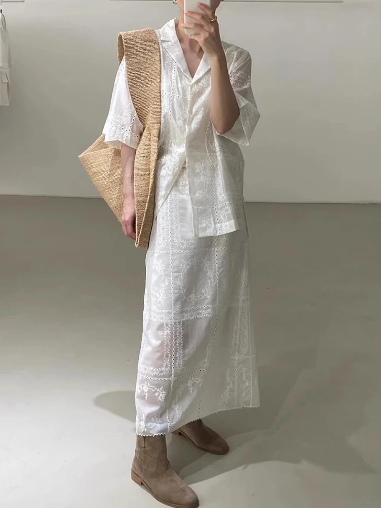 レトロシックな夏の透かし刺繍フックフラワー半袖トップスとハイウエスト万能ミニスカートのセットアップ レディースファッションアンサンブル